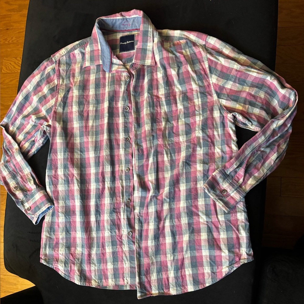 Tommy Bahama Men’s Medium Plaid Button Down Shirt Pink Blue